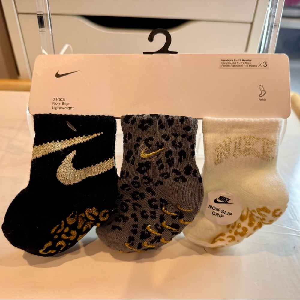 Nike Infant Socks - Non-Slip Grip 6-12 months Gold Details